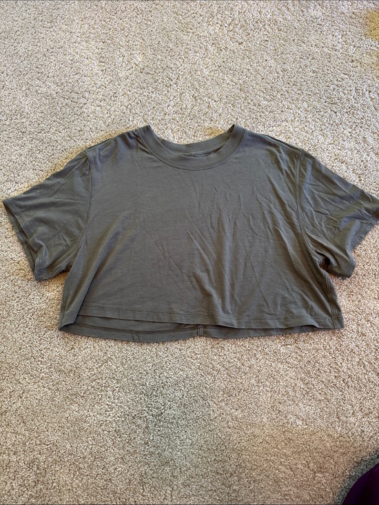 lululemon athletica Tops - LULULEMON Green Cropped Cates Tee Tshirt 4/Xs